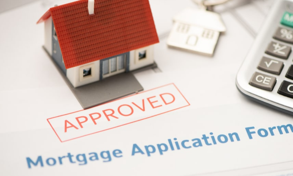 UAE property buyer applying for mortgage loan through local bank